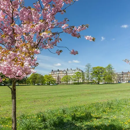 Finest Retreats - The Regency Apartment
